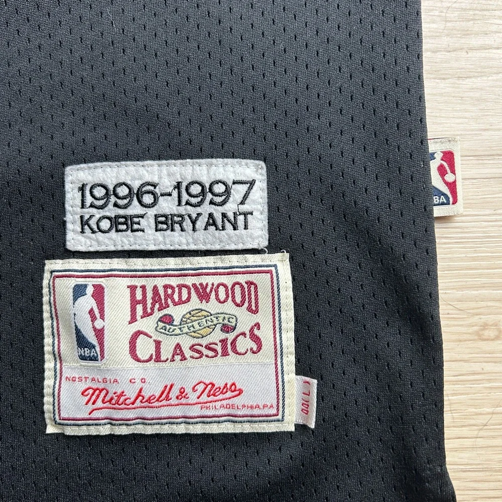 Mitchell & Ness Kobe Bryant #8 Lakers Jersey Mens 44 Large Black 1996-1997 HWC